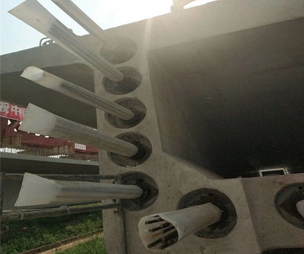 ���Ŀ׵�ѹ���ϳ��Ҵ�����ʶ�ཬ����ѹ�����������;